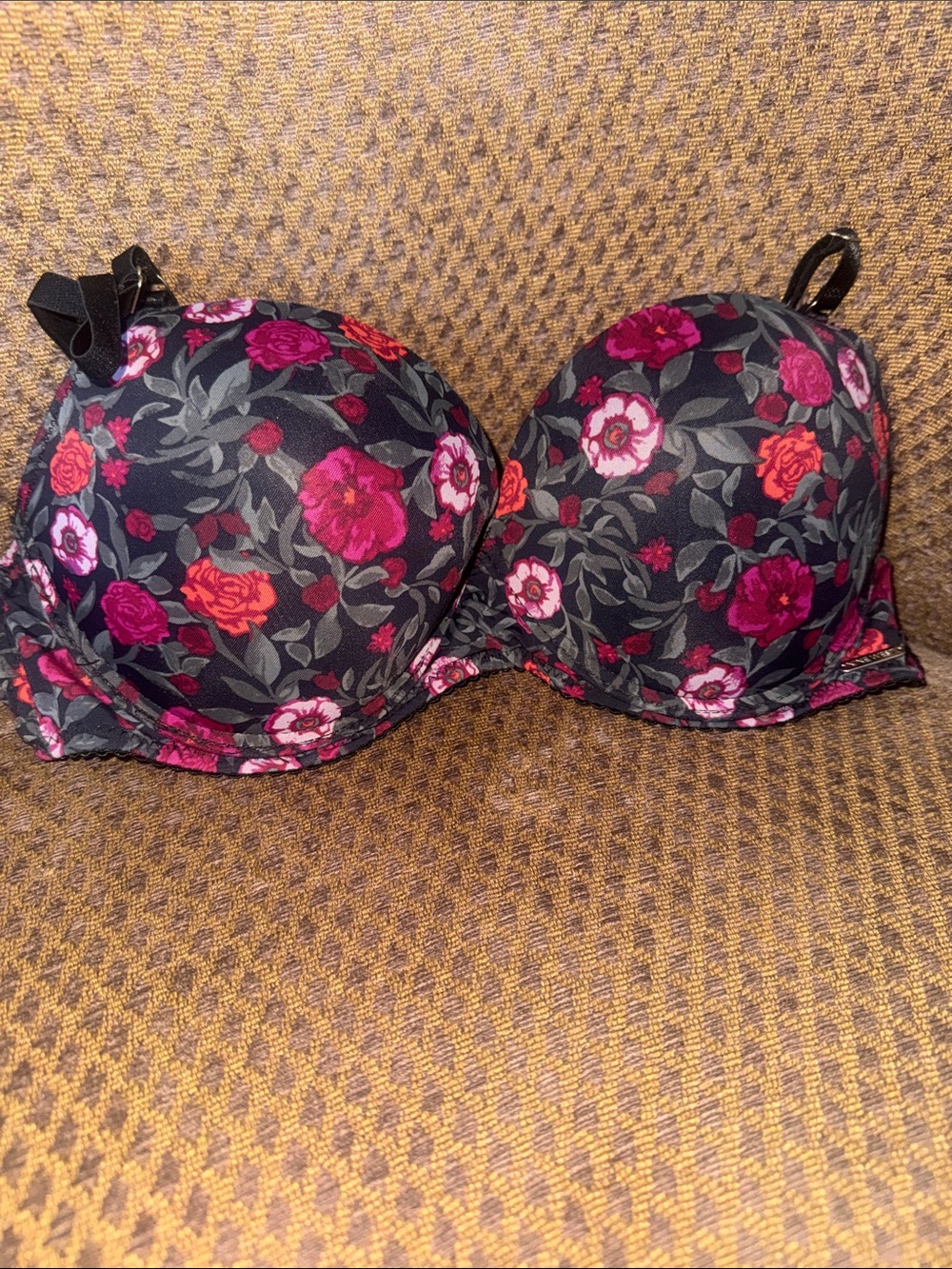 NWOT Nine West Black Floral Underwire Bra with Pink & Red Blooms